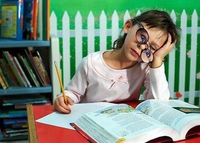 Como economizar tempo e dinheiro ao preparar os alunos do primeiro ano?